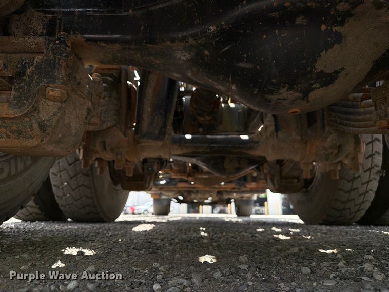 image for item FC3233 2013 Mack GU813 roll-off container truck