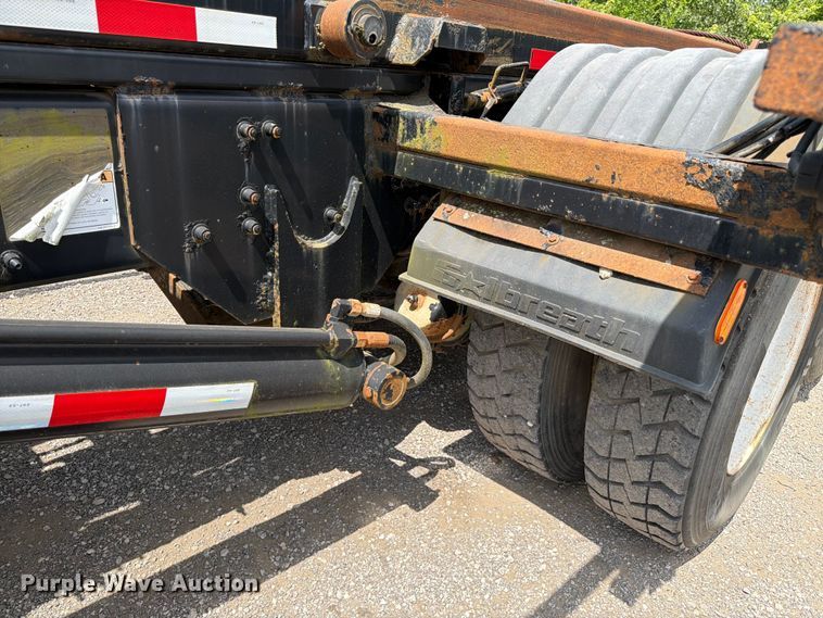 image for item FC3233 2013 Mack GU813 roll-off container truck