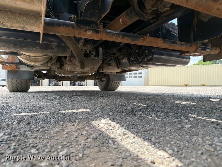 image for item FC3233 2013 Mack GU813 roll-off container truck