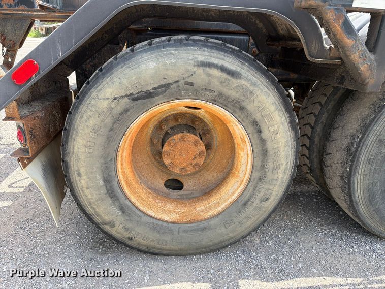 image for item FC3233 2013 Mack GU813 roll-off container truck