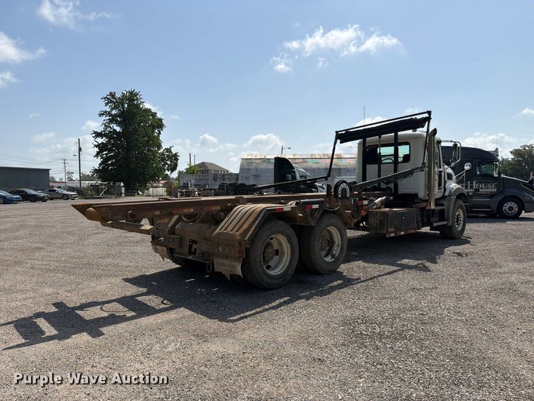 image for item FC3234 2018 Mack GU813 roll-off container truck
