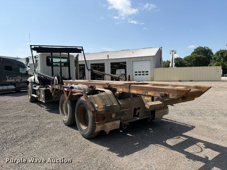 image for item FC3234 2018 Mack GU813 roll-off container truck