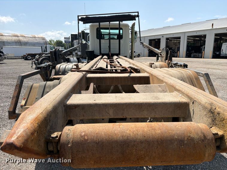 image for item FC3234 2018 Mack GU813 roll-off container truck