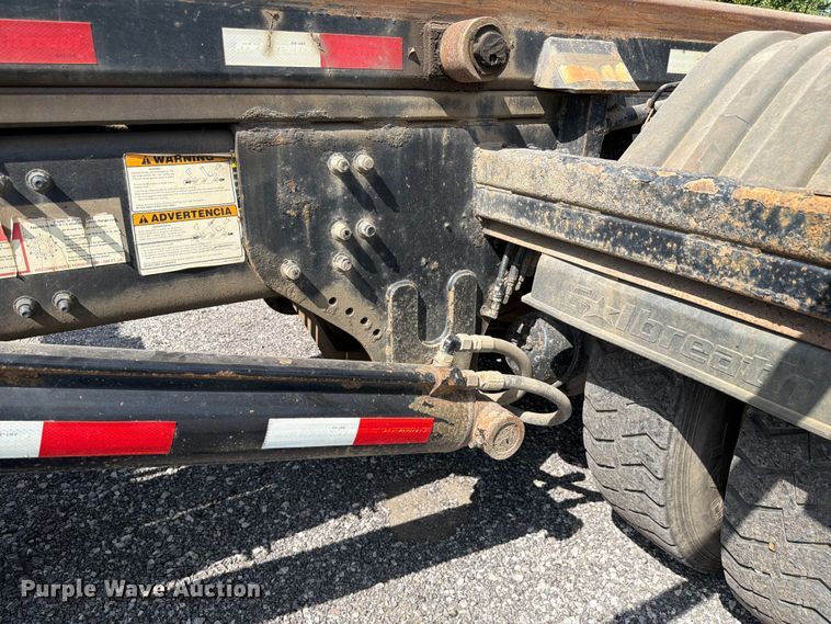 image for item FC3234 2018 Mack GU813 roll-off container truck
