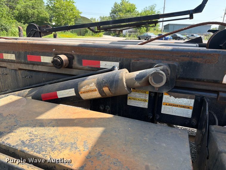 image for item FC3234 2018 Mack GU813 roll-off container truck