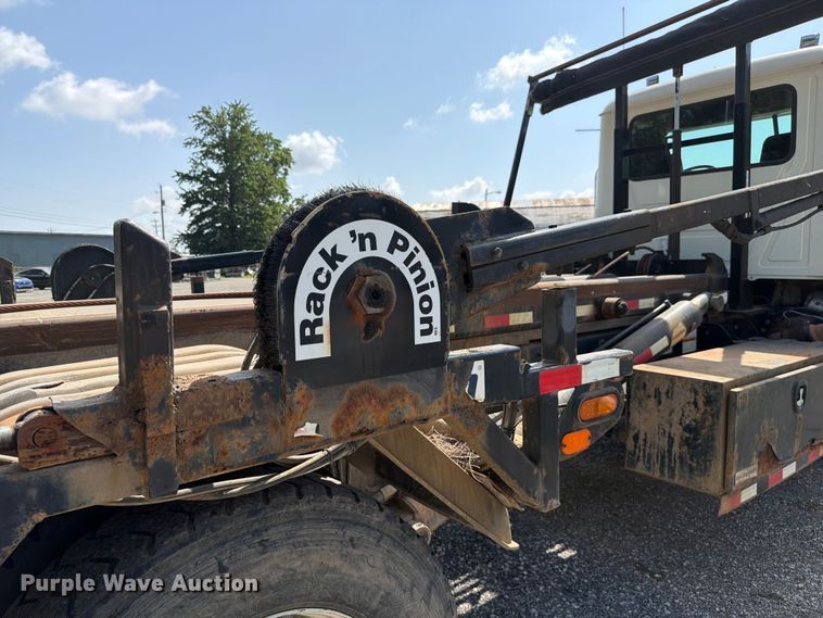 image for item FC3234 2018 Mack GU813 roll-off container truck