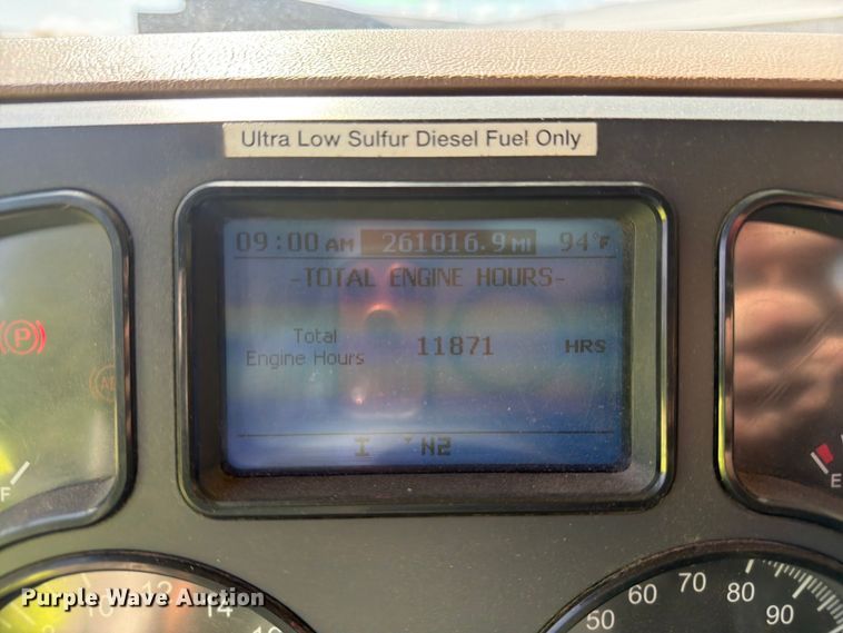 image for item FC3234 2018 Mack GU813 roll-off container truck