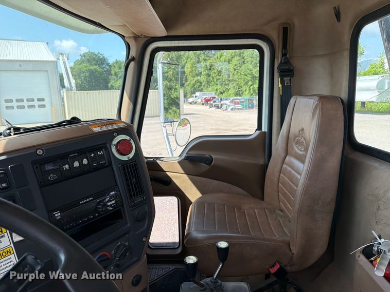 image for item FC3234 2018 Mack GU813 roll-off container truck