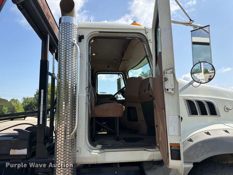image for item FC3234 2018 Mack GU813 roll-off container truck