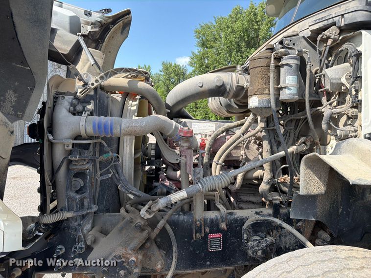 image for item FC3234 2018 Mack GU813 roll-off container truck