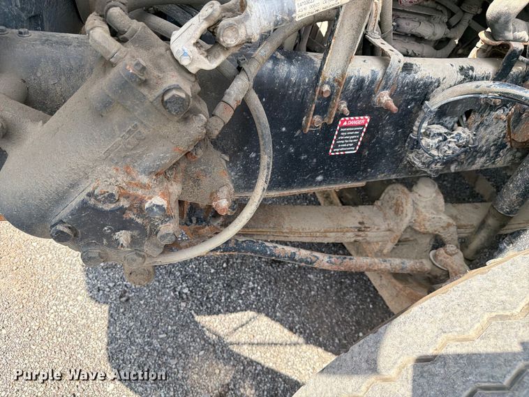 image for item FC3234 2018 Mack GU813 roll-off container truck