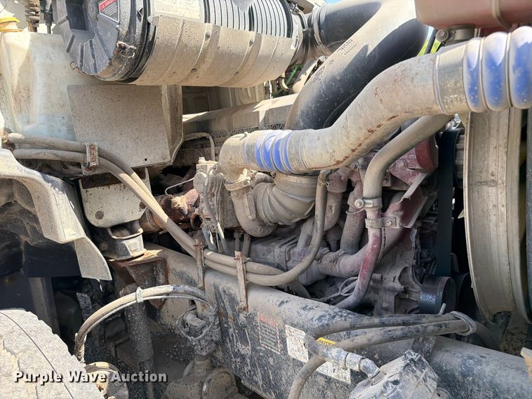 image for item FC3234 2018 Mack GU813 roll-off container truck