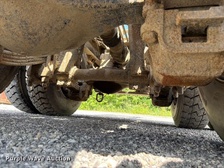 image for item FC3234 2018 Mack GU813 roll-off container truck