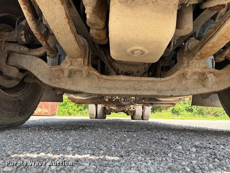 image for item FC3234 2018 Mack GU813 roll-off container truck
