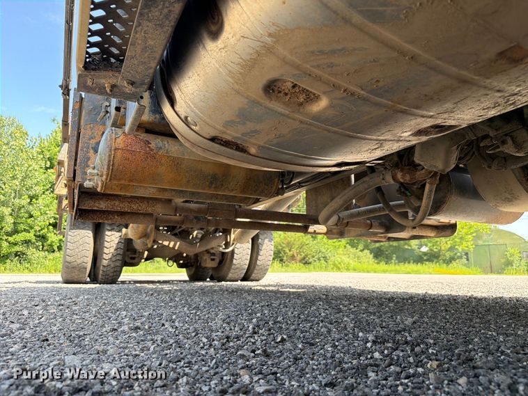 image for item FC3234 2018 Mack GU813 roll-off container truck