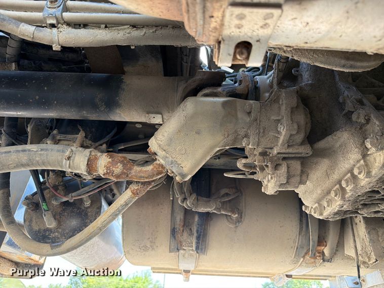 image for item FC3234 2018 Mack GU813 roll-off container truck