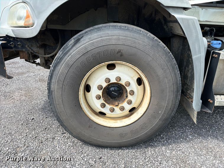 image for item FC3234 2018 Mack GU813 roll-off container truck