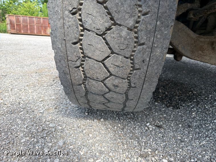 image for item FC3234 2018 Mack GU813 roll-off container truck