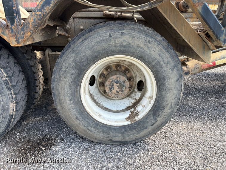 image for item FC3234 2018 Mack GU813 roll-off container truck