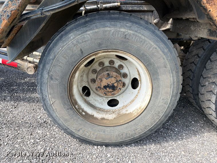image for item FC3234 2018 Mack GU813 roll-off container truck
