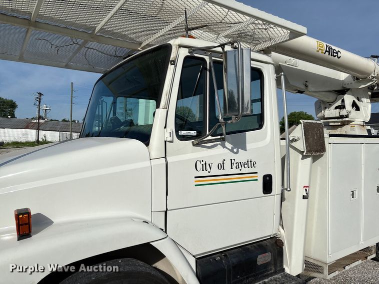 image for item FC5859 1993 Freightliner FL70 bucket truck