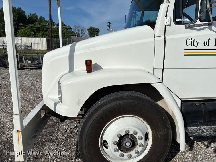 image for item FC5859 1993 Freightliner FL70 bucket truck