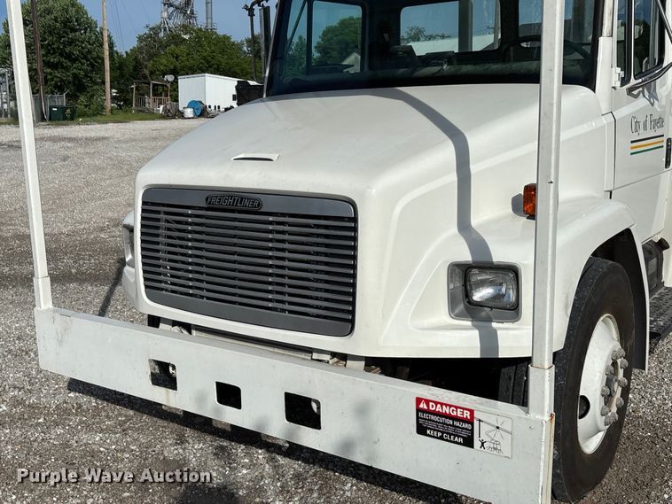 image for item FC5859 1993 Freightliner FL70 bucket truck