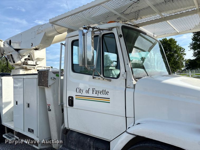 image for item FC5859 1993 Freightliner FL70 bucket truck