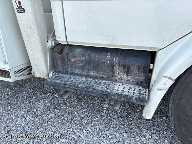 image for item FC5859 1993 Freightliner FL70 bucket truck