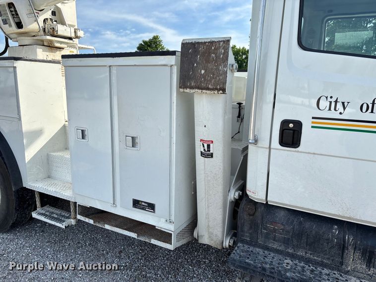 image for item FC5859 1993 Freightliner FL70 bucket truck