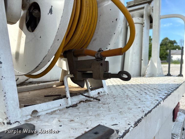 image for item FC5859 1993 Freightliner FL70 bucket truck