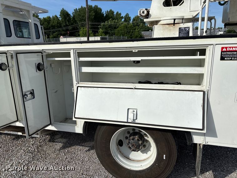 image for item FC5859 1993 Freightliner FL70 bucket truck