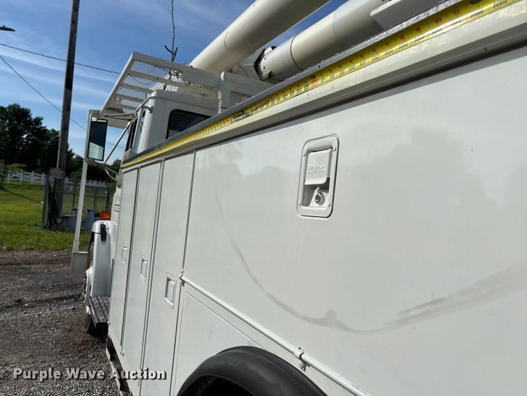 image for item FC5859 1993 Freightliner FL70 bucket truck