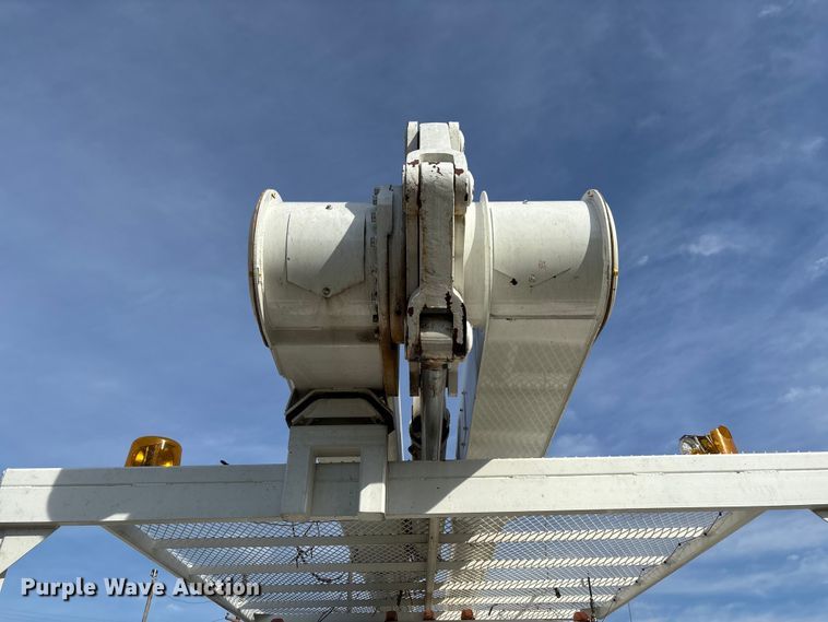image for item FC5859 1993 Freightliner FL70 bucket truck