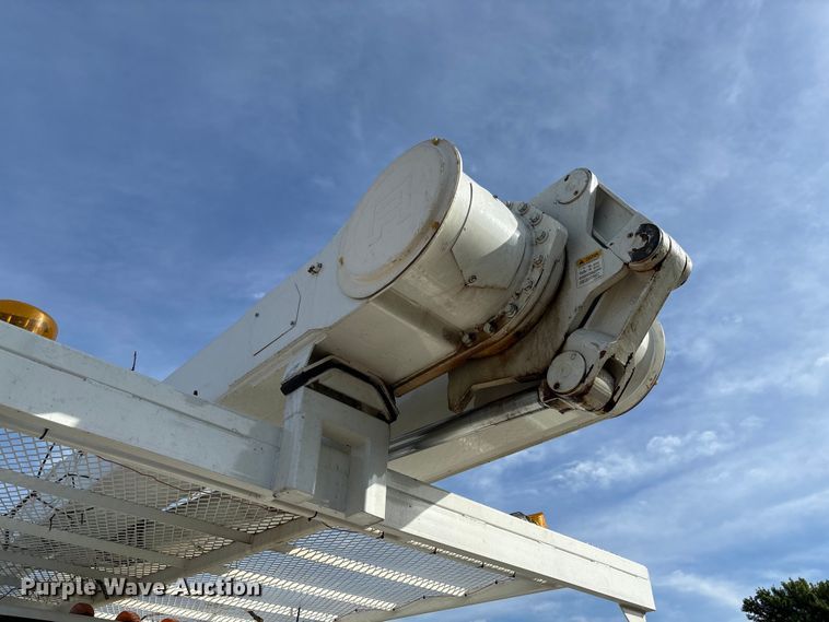 image for item FC5859 1993 Freightliner FL70 bucket truck