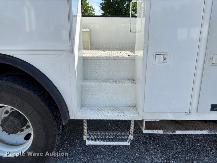 image for item FC5859 1993 Freightliner FL70 bucket truck