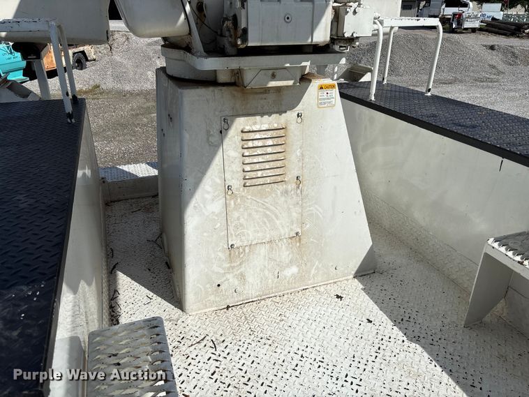 image for item FC5859 1993 Freightliner FL70 bucket truck