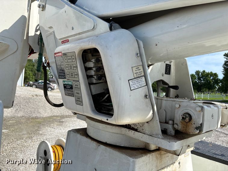 image for item FC5859 1993 Freightliner FL70 bucket truck