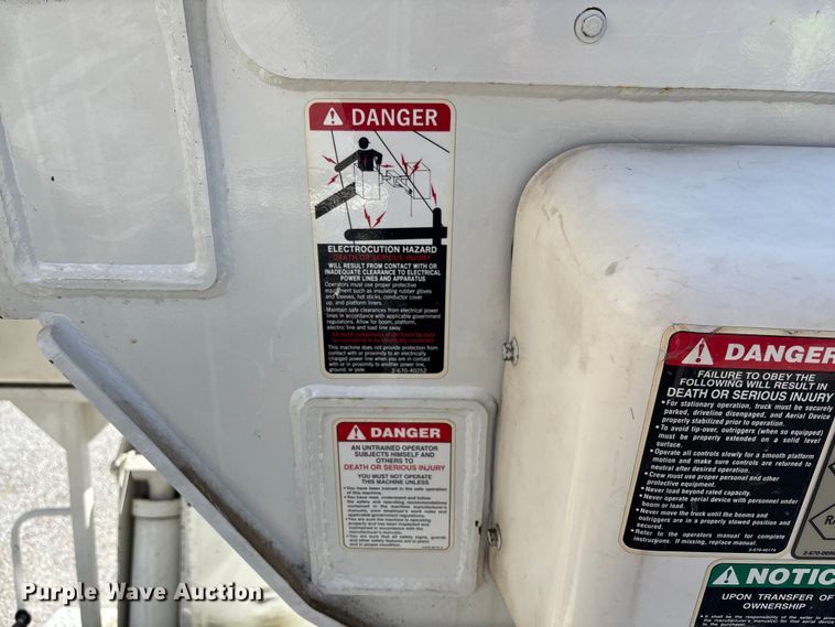 image for item FC5859 1993 Freightliner FL70 bucket truck