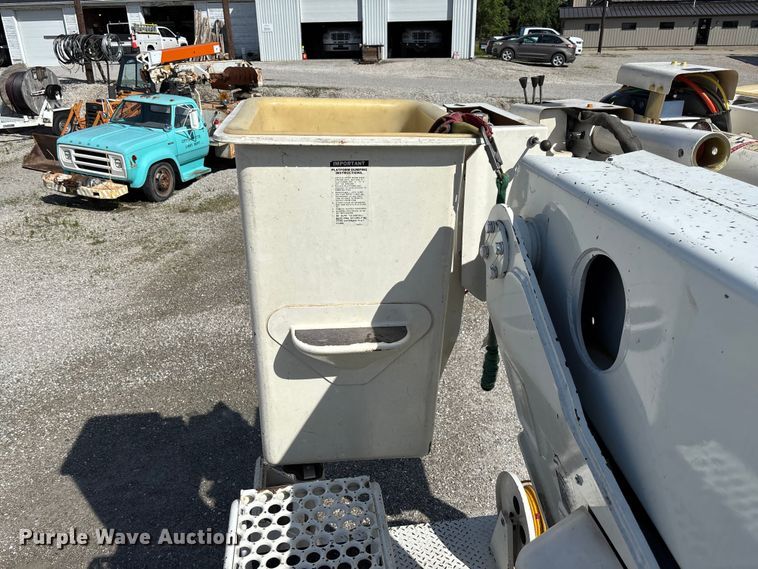 image for item FC5859 1993 Freightliner FL70 bucket truck