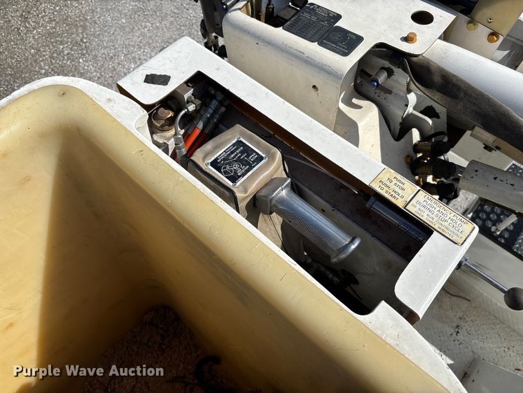 image for item FC5859 1993 Freightliner FL70 bucket truck