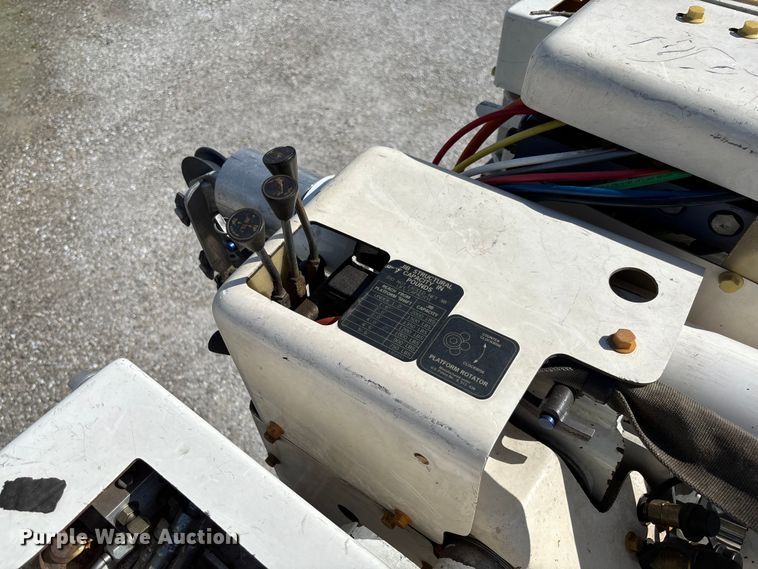 image for item FC5859 1993 Freightliner FL70 bucket truck