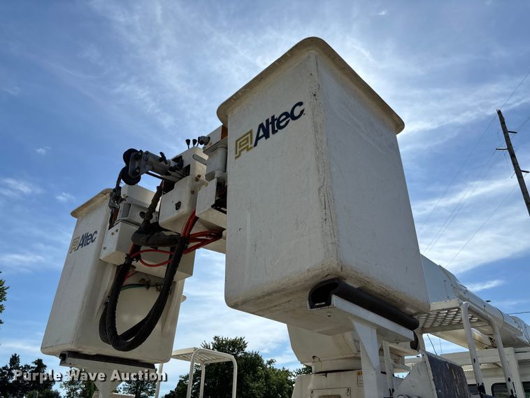 image for item FC5859 1993 Freightliner FL70 bucket truck