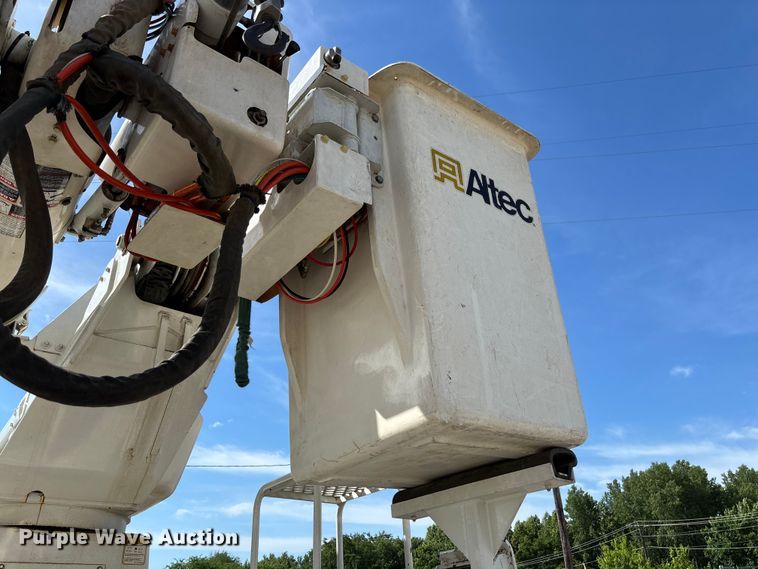 image for item FC5859 1993 Freightliner FL70 bucket truck