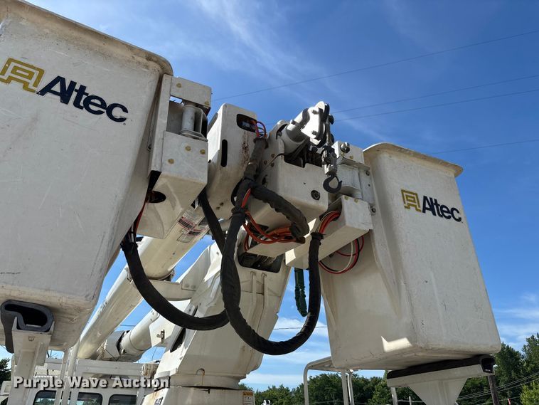 image for item FC5859 1993 Freightliner FL70 bucket truck