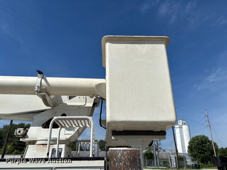 image for item FC5859 1993 Freightliner FL70 bucket truck