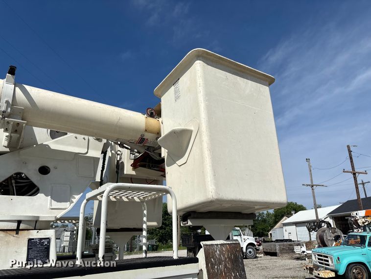 image for item FC5859 1993 Freightliner FL70 bucket truck