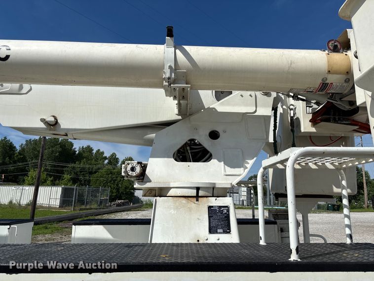 image for item FC5859 1993 Freightliner FL70 bucket truck