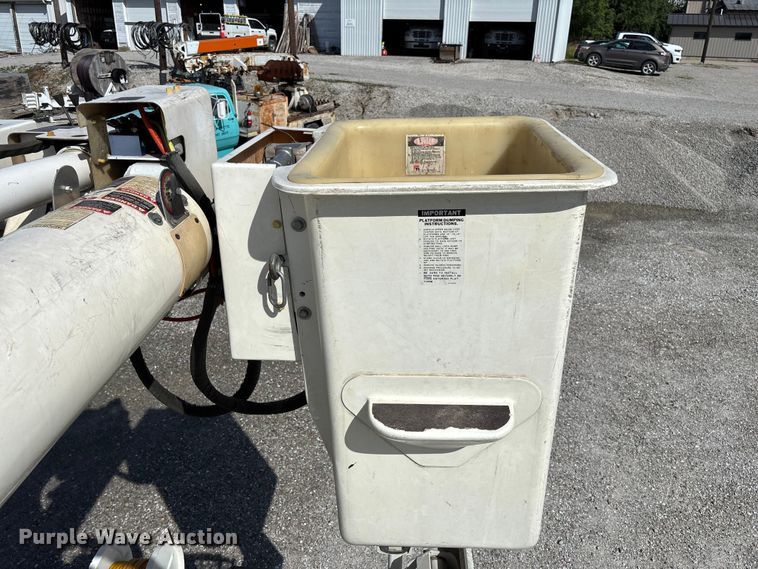 image for item FC5859 1993 Freightliner FL70 bucket truck