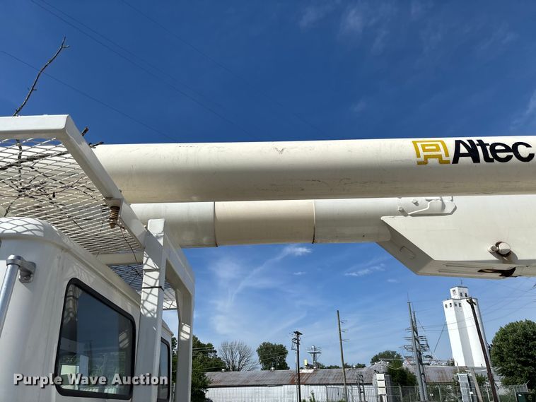 image for item FC5859 1993 Freightliner FL70 bucket truck